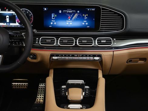 Used 2025 Mercedes-Benz GLS 450 4MATIC image 17