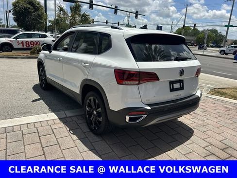 Certified 2024 Volkswagen Taos SE w/ Black Wheel Package FWD image 9