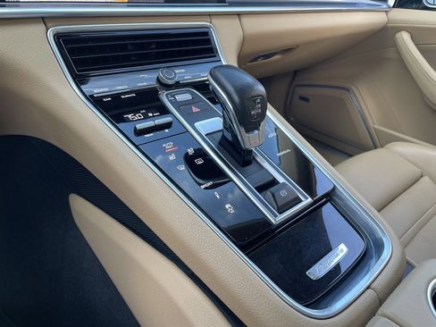 Used 2018 Porsche Panamera 4 image 30