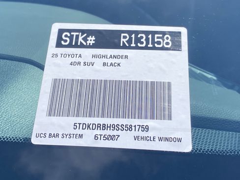 Used 2025 Toyota Highlander XSE AWD/4WD image 32