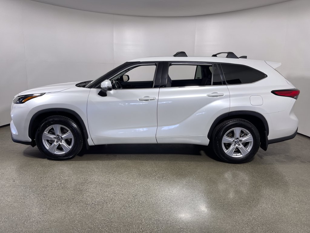 Certified 2022 Toyota Highlander LE FWD image 6