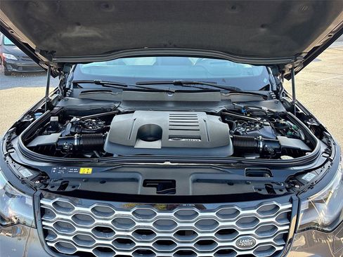 Used 2024 Land Rover Discovery Metropolitan Edition image 36