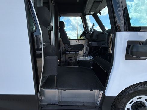 Used 2024 Chevrolet Brightdrop 400 w/ Commercial Equipment Package AWD/4WD image 30