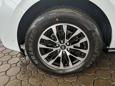 Used 2025 Ford Expedition Max Platinum image 11