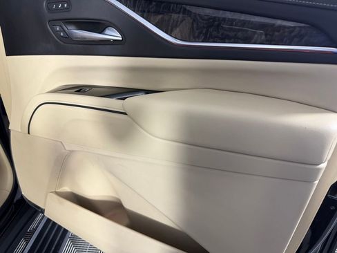 Used 2023 Cadillac Escalade Premium Luxury w/ Performance Package AWD/4WD image 33