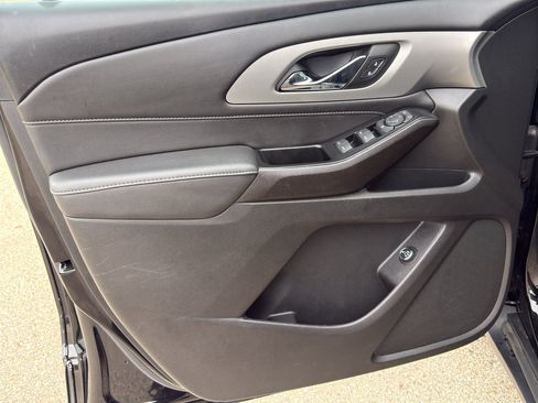 Used 2023 Chevrolet Traverse LT image 13