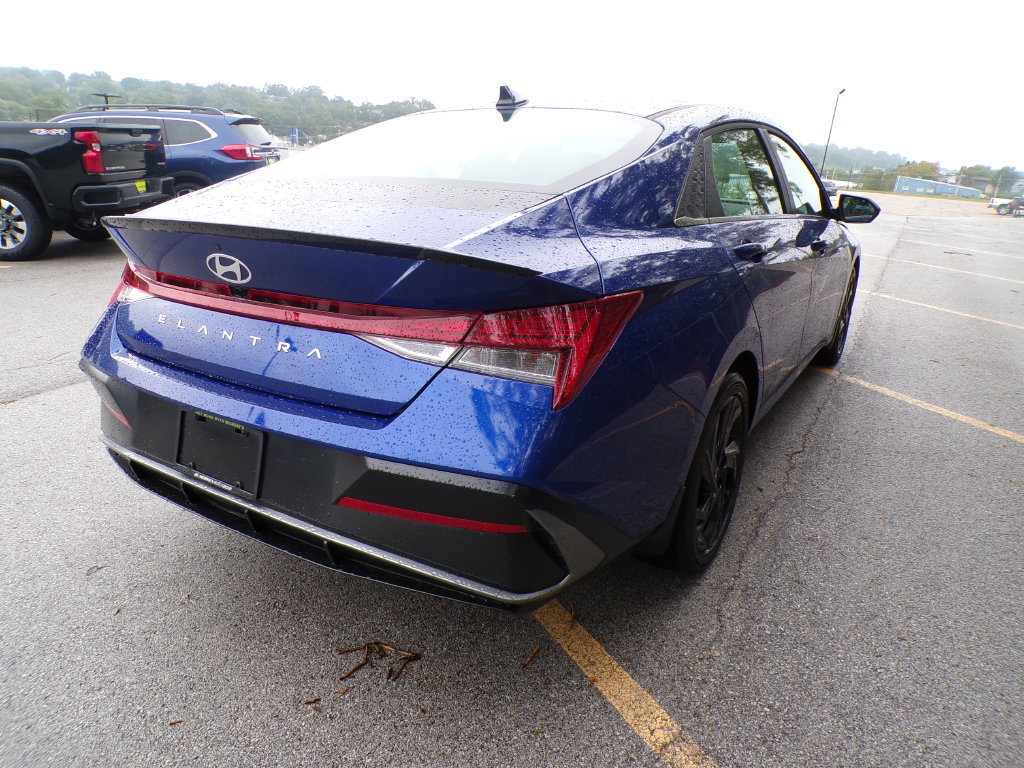 Certified 2026 Hyundai Elantra SEL Sport Premium FWD image 6
