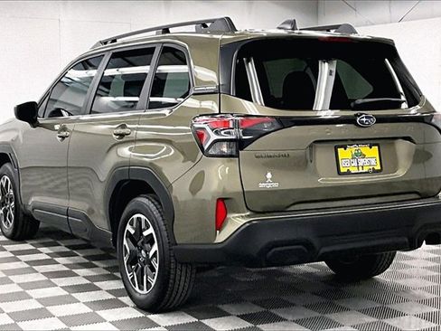 Used 2025 Subaru Forester Premium w/ Convenience Package #1 image 2