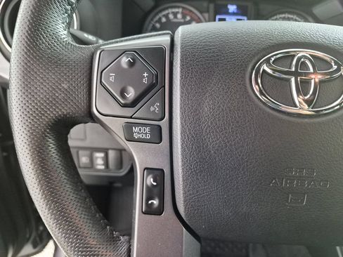 Used 2022 Toyota Tacoma TRD Off-Road w/ Technology Package AWD/4WD image 14