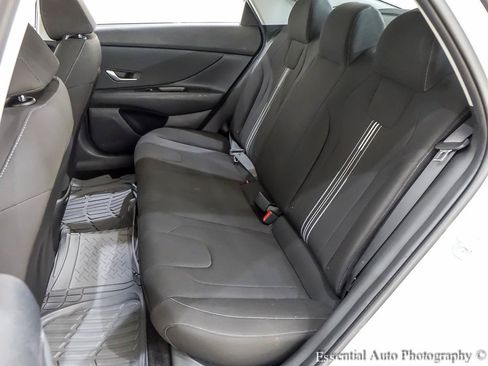 Used 2022 Hyundai Elantra SEL FWD image 16