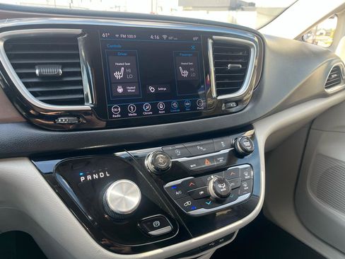 Used 2018 Chrysler Pacifica Touring-L Plus FWD image 17