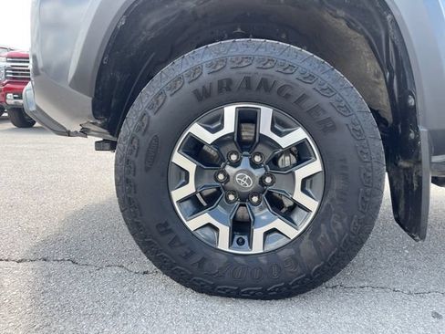 Used 2022 Toyota Tacoma TRD Off-Road AWD/4WD image 30