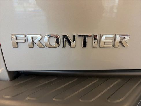 Used 2019 Nissan Frontier SV image 7