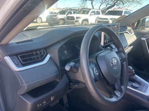 Used 2025 Toyota RAV4 XLE image 6
