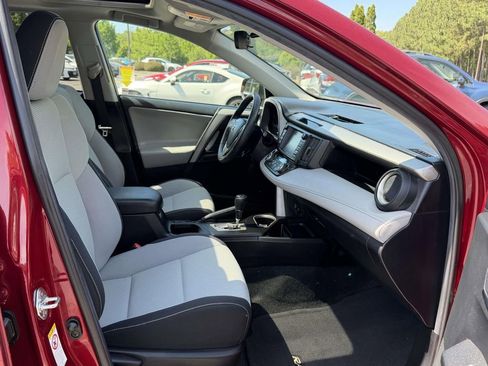 Used 2018 Toyota RAV4 XLE FWD image 12