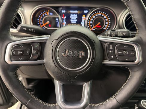 Used 2019 Jeep Wrangler Unlimited Sahara AWD/4WD image 11