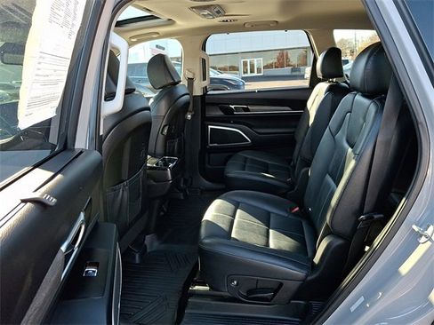 Used 2022 Kia Telluride EX w/ EX Premium Package image 11