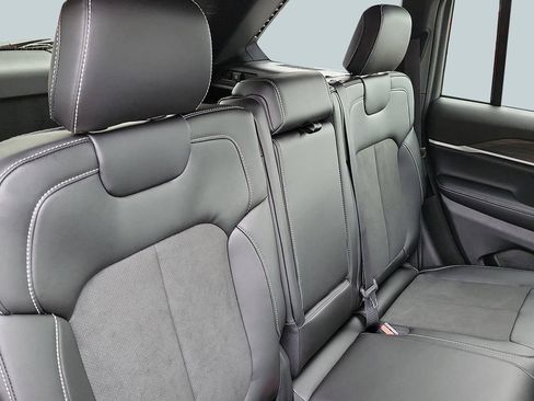 New 2026 Jeep Grand Cherokee Altitude AWD/4WD image 21