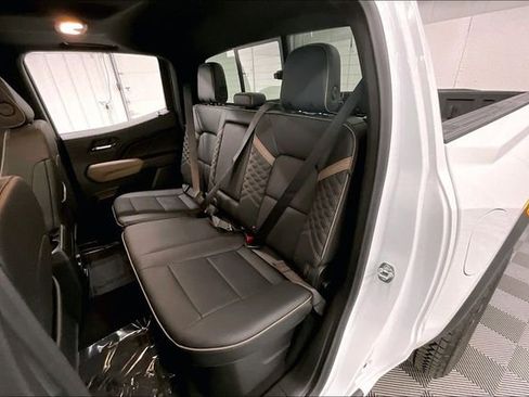 Used 2025 GMC Canyon Denali image 21