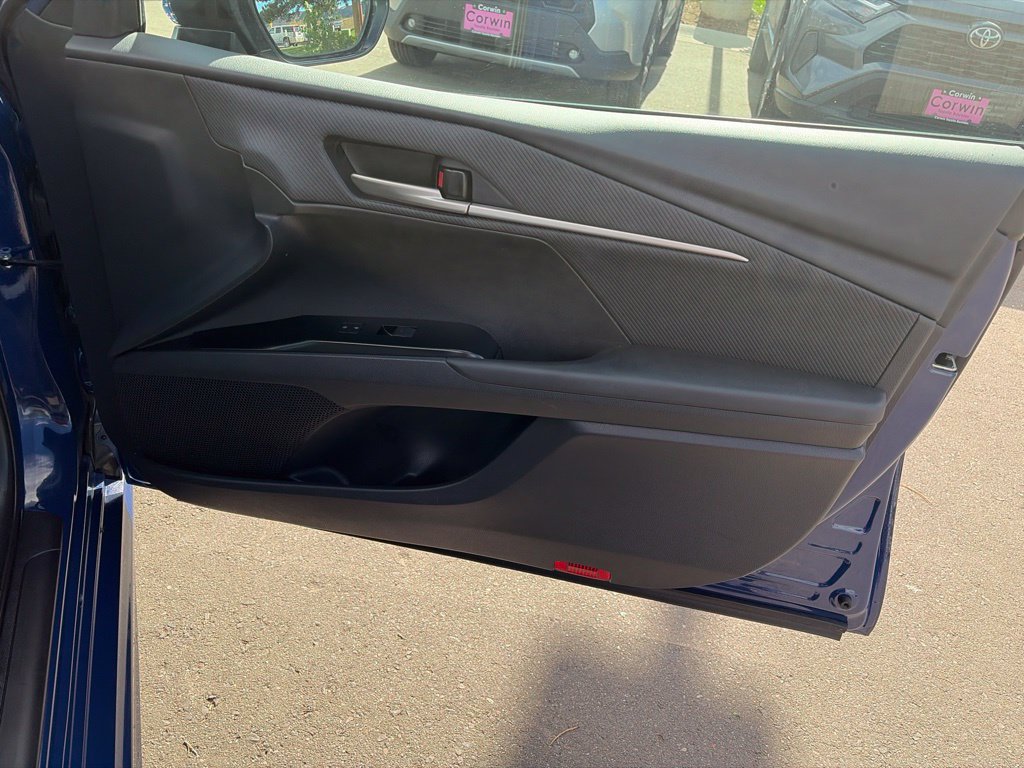 Used 2025 Toyota Camry SE FWD image 12
