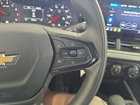 Used 2025 Chevrolet Trax LS w/ LS Convenience Package FWD image 18