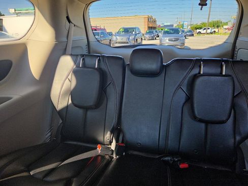 Used 2020 Chrysler Voyager Lxi FWD image 13