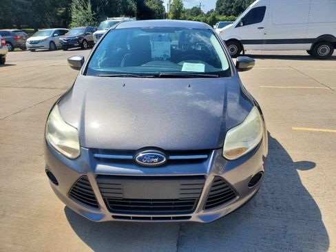 Used 2014 Ford Focus SE FWD image 2