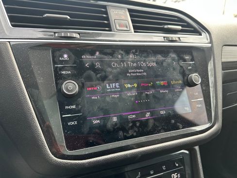 Used 2023 Volkswagen Tiguan SEL R-Line image 9