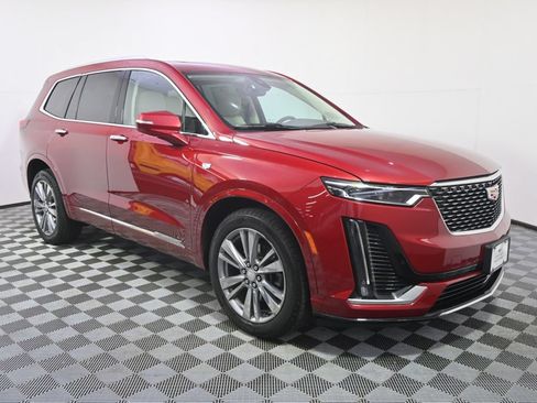 Used 2024 Cadillac XT6 Premium Luxury w/ Technology Package AWD/4WD image 8