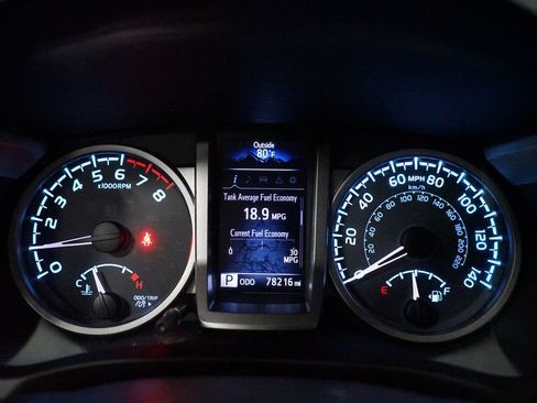 Used 2018 Toyota Tacoma SR5 AWD/4WD image 13