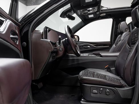 Used 2022 Cadillac Escalade Sport Platinum image 5