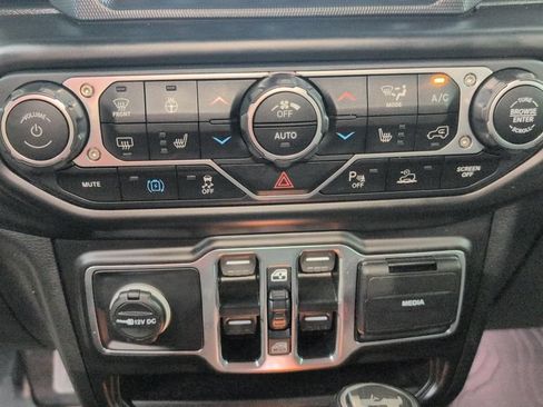 Used 2021 Jeep Wrangler Unlimited Sahara AWD/4WD image 14