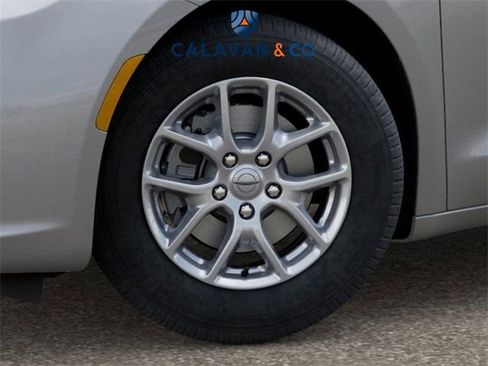 New 2026 Chrysler Pacifica Select FWD image 8