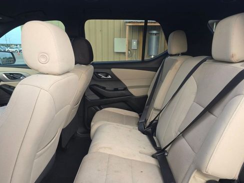 Used 2023 Chevrolet Traverse LS FWD image 7
