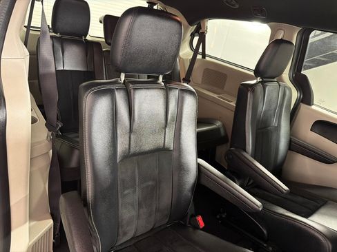 Used 2017 Dodge Grand Caravan SXT FWD image 21
