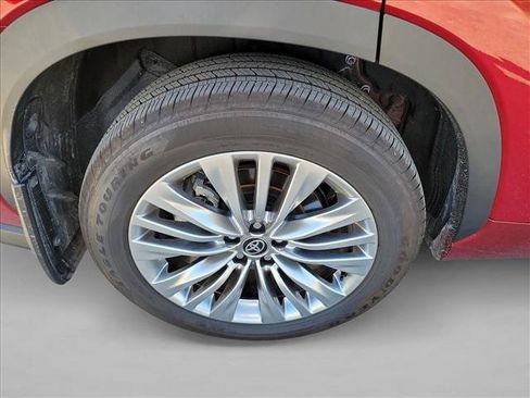Used 2026 Toyota Highlander Platinum AWD/4WD image 11