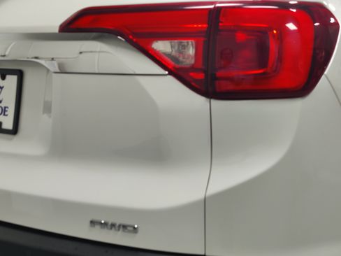Used 2019 GMC Acadia SLT AWD/4WD image 4
