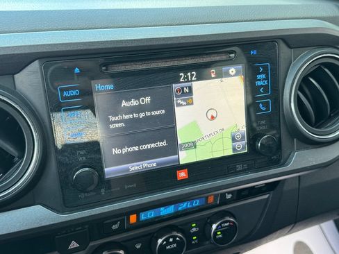 Used 2017 Toyota Tacoma TRD Sport AWD/4WD image 13