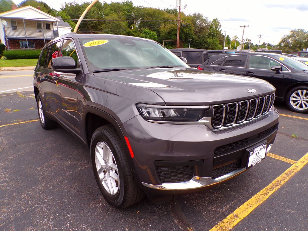 Used 2023 Jeep Grand Cherokee L Laredo AWD/4WD image 3