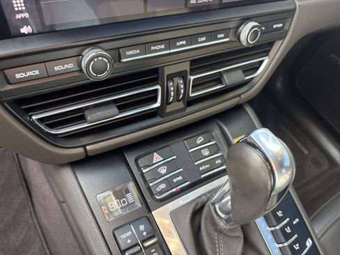 Used 2020 Porsche Macan image 25