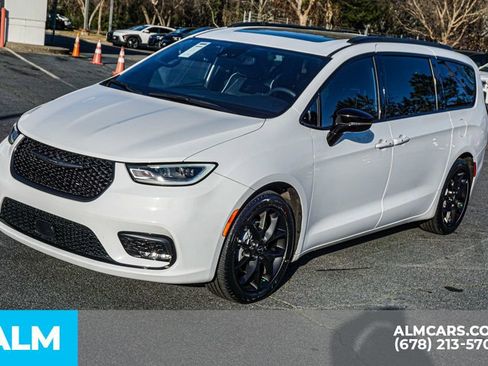 Used 2025 Chrysler Pacifica Limited image 15