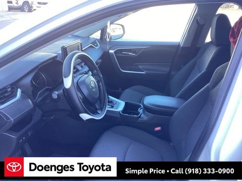 Used 2022 Toyota RAV4 XLE image 12
