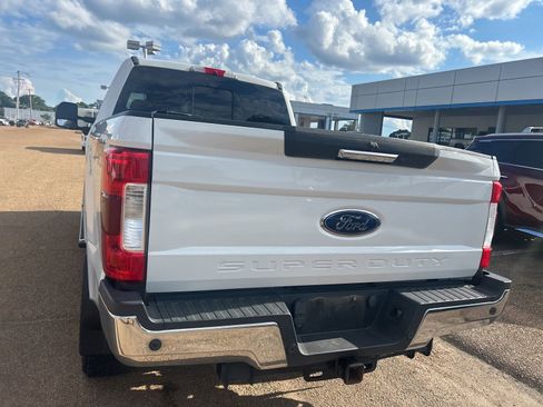 Used 2017 Ford F250 Lariat w/ Lariat Value Package AWD/4WD image 42