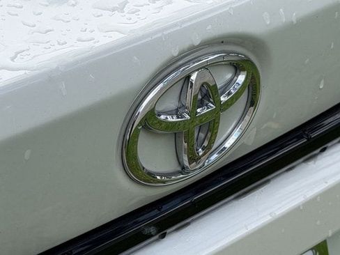 Used 2023 Toyota Corolla LE FWD image 9