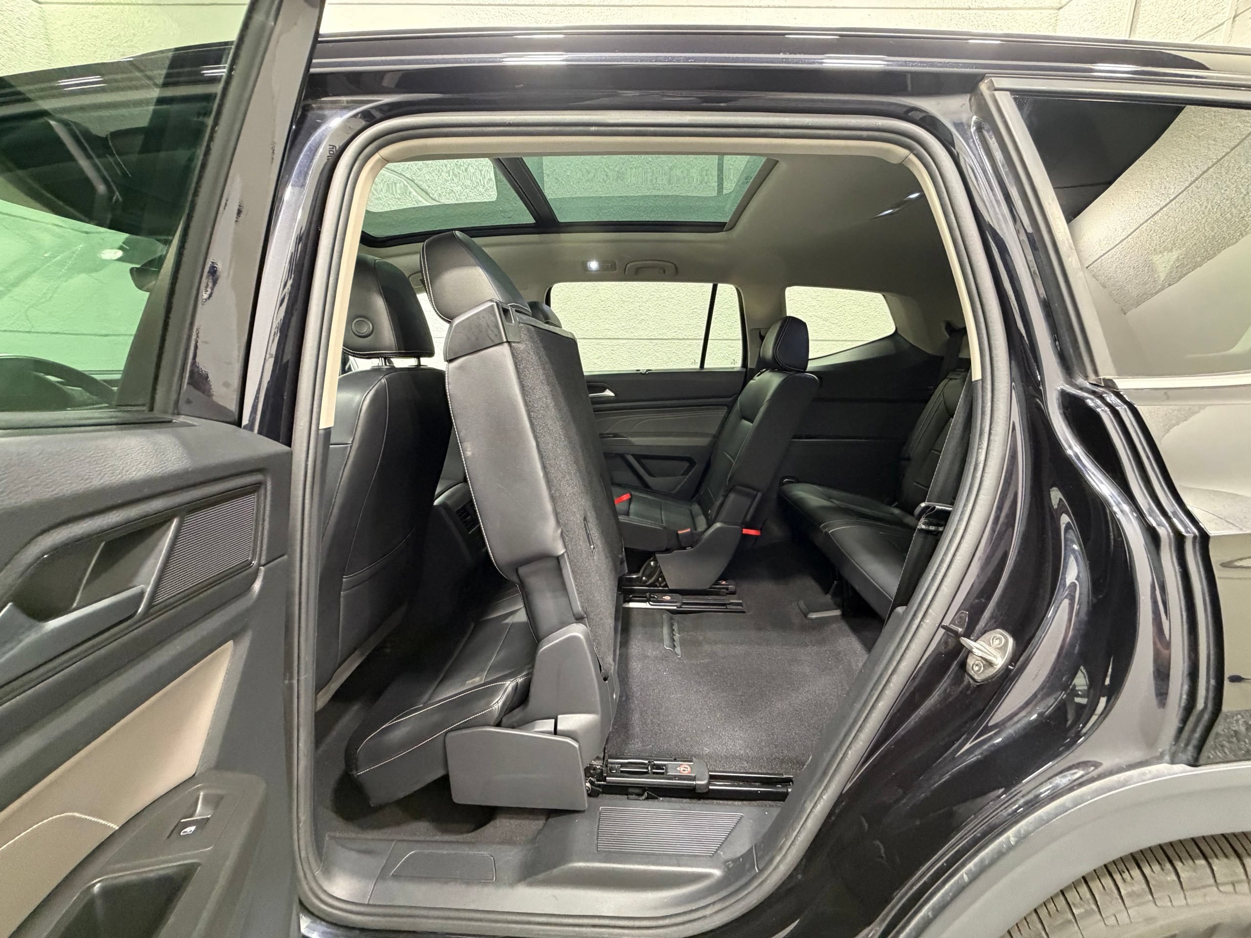 Used 2022 Volkswagen Atlas SE w/ Panoramic Sunroof Package AWD/4WD image 24