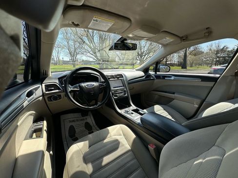 Used 2020 Ford Fusion SE image 13