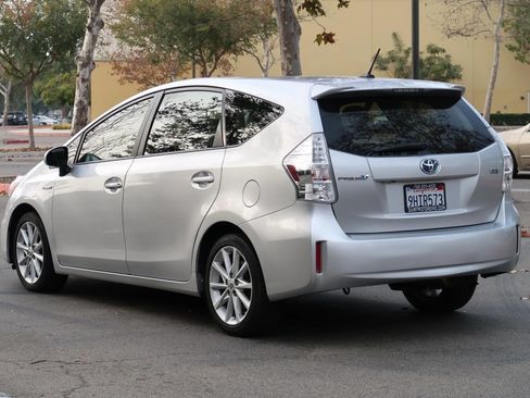 Used 2012 Toyota Prius V Five FWD image 4