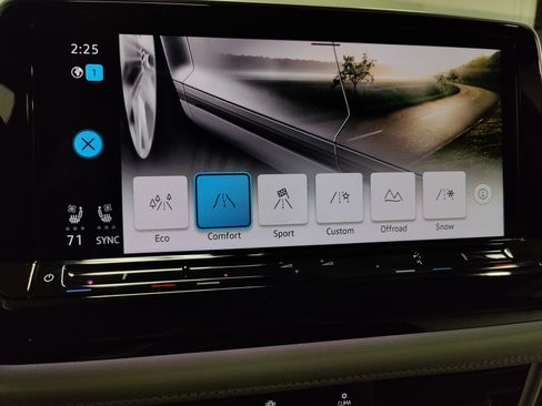 Certified 2025 Volkswagen Atlas Cross Sport SEL Premium R-Line image 28