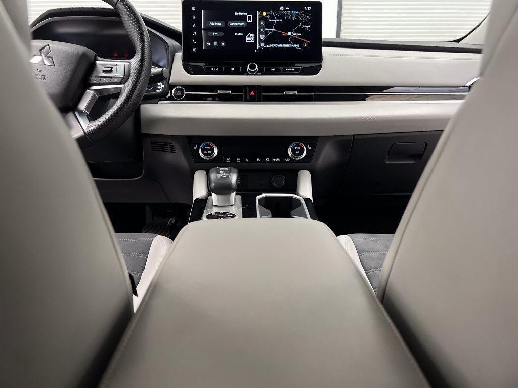Used 2025 Mitsubishi Outlander SE AWD/4WD image 47
