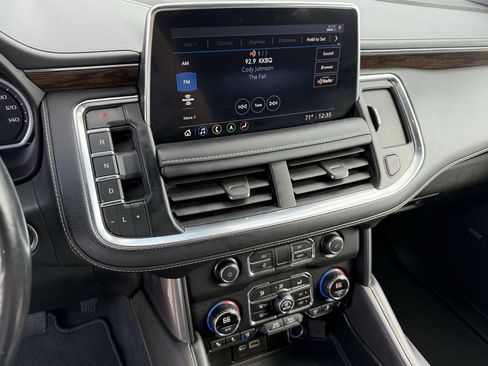 Used 2021 Chevrolet Suburban Premier w/ Premium Package image 18